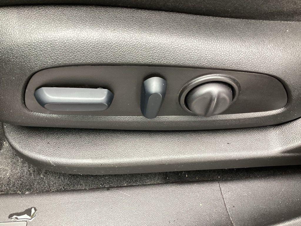 used 2024 Chevrolet Equinox car, priced at $21,935