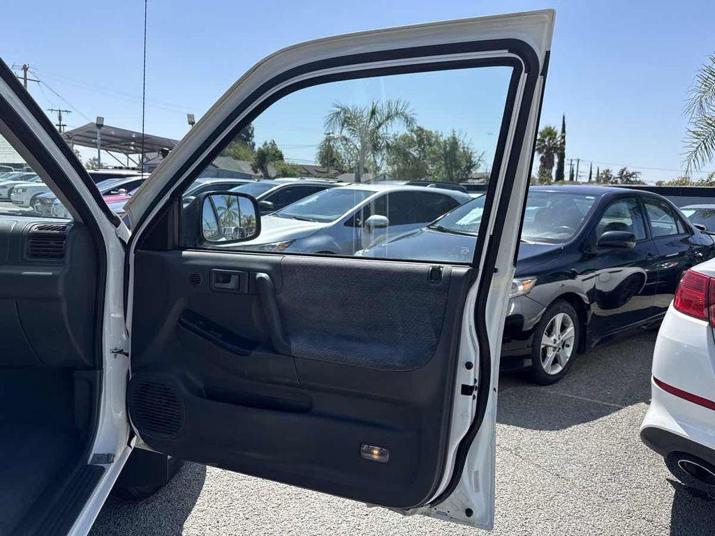 used 2000 Honda Passport car, priced at $3,450