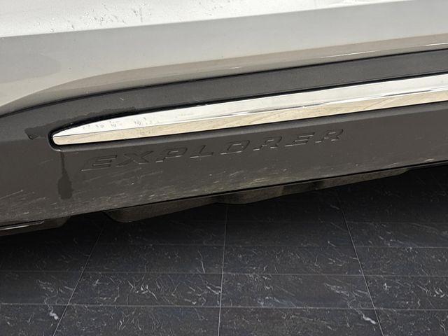 2023 Iconic Silver Metallic Ford Explorer