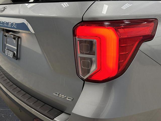 2023 Iconic Silver Metallic Ford Explorer