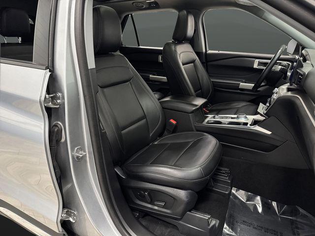 2023 Iconic Silver Metallic Ford Explorer