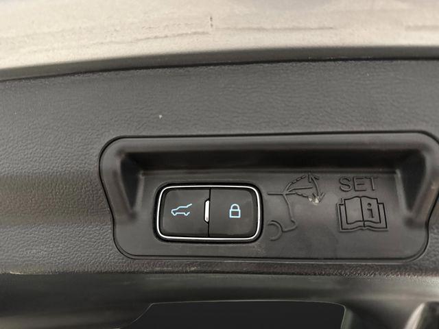 2023 Iconic Silver Metallic Ford Explorer