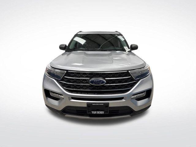 2023 Iconic Silver Metallic Ford Explorer