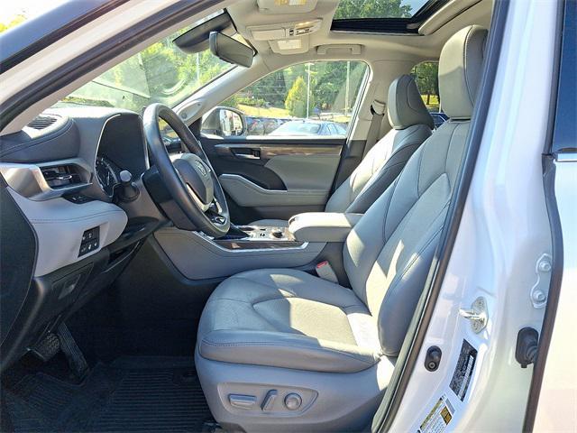 used 2022 Toyota Highlander car, priced at $37,500