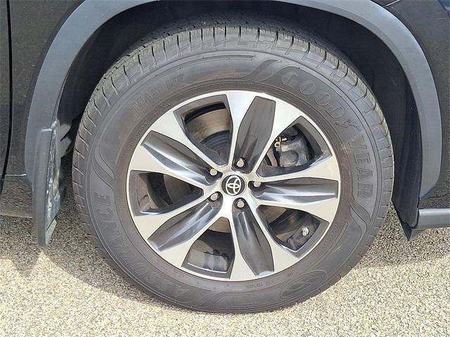 used 2022 Toyota Highlander Hybrid car, priced at $41,990