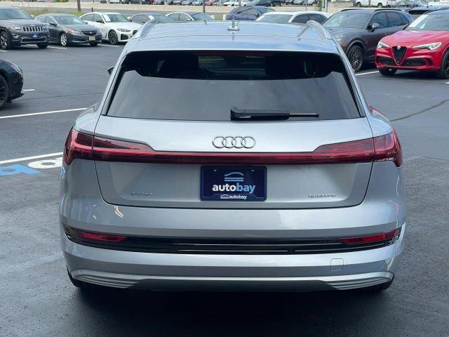 Audi e-tron view 13