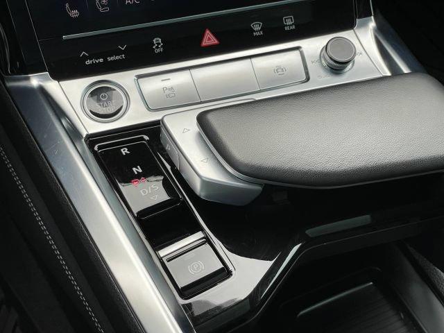 Audi e-tron view 37