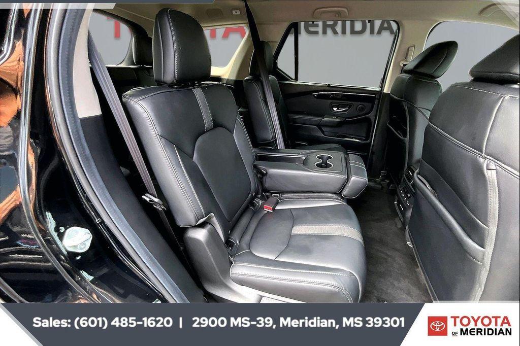 used 2025 Honda Pilot car, priced at $43,134