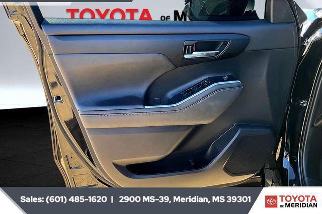 used 2023 Toyota Highlander car, priced at $33,848