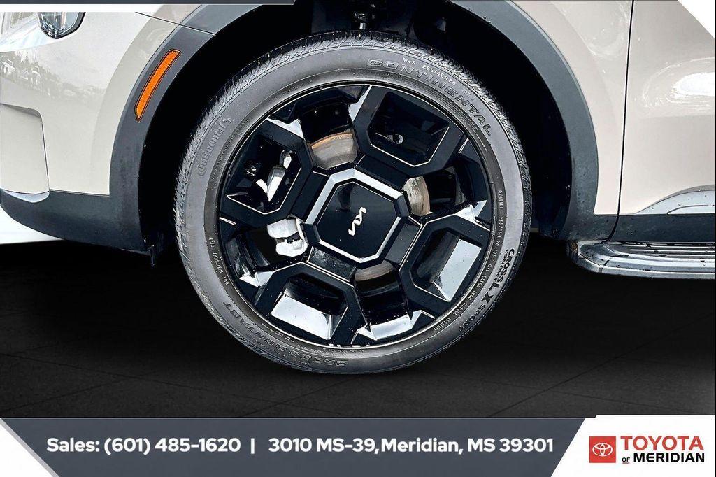 used 2024 Kia Sorento car, priced at $37,366