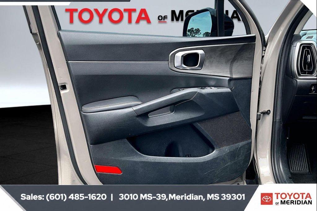 used 2024 Kia Sorento car, priced at $37,366
