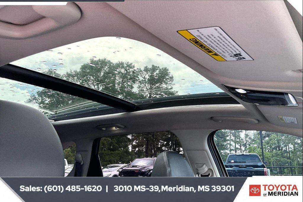 used 2024 Kia Sorento car, priced at $37,366