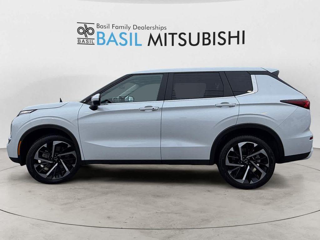 used 2024 Mitsubishi Outlander car, priced at $25,899