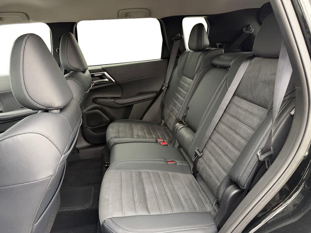 new 2025 Mitsubishi Outlander car, priced at $43,515