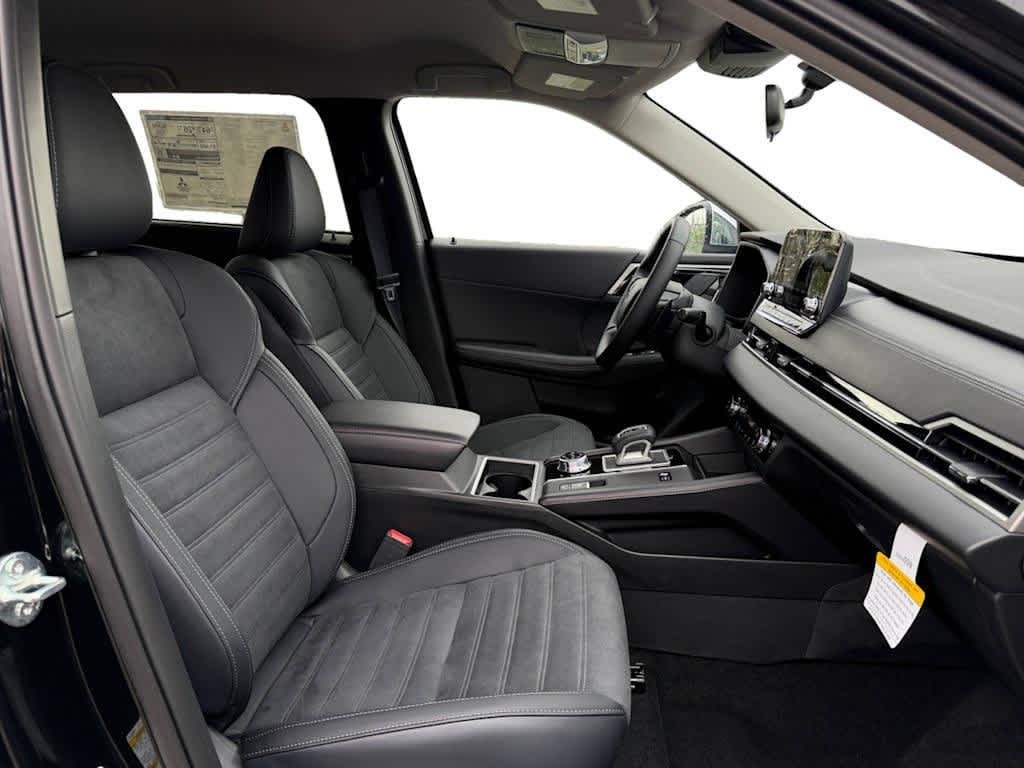 new 2025 Mitsubishi Outlander car, priced at $43,515