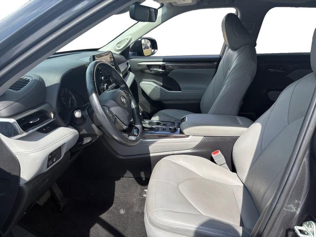 used 2020 Toyota Highlander car, priced at $28,985