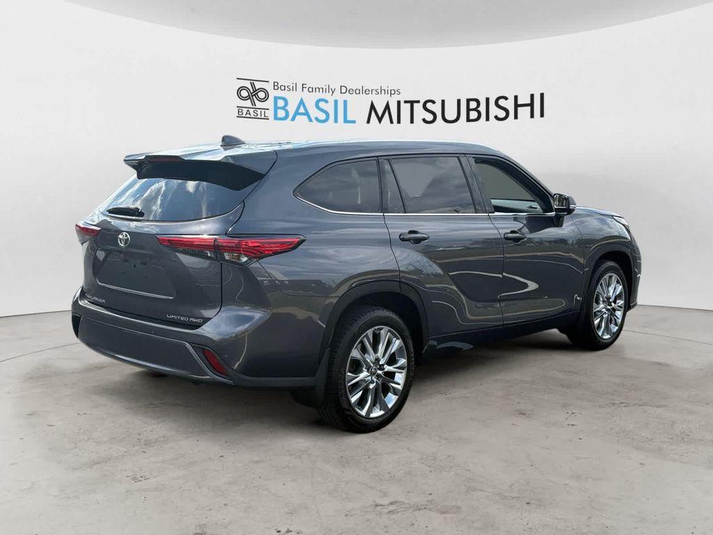 used 2020 Toyota Highlander car, priced at $28,985