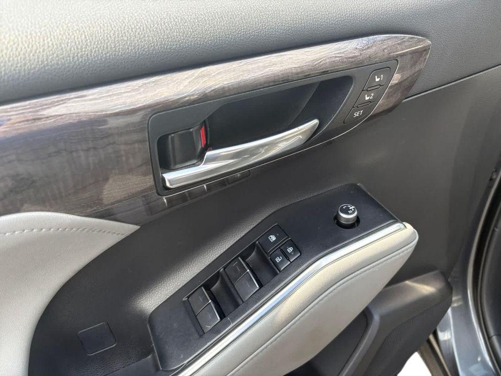 used 2020 Toyota Highlander car, priced at $28,985