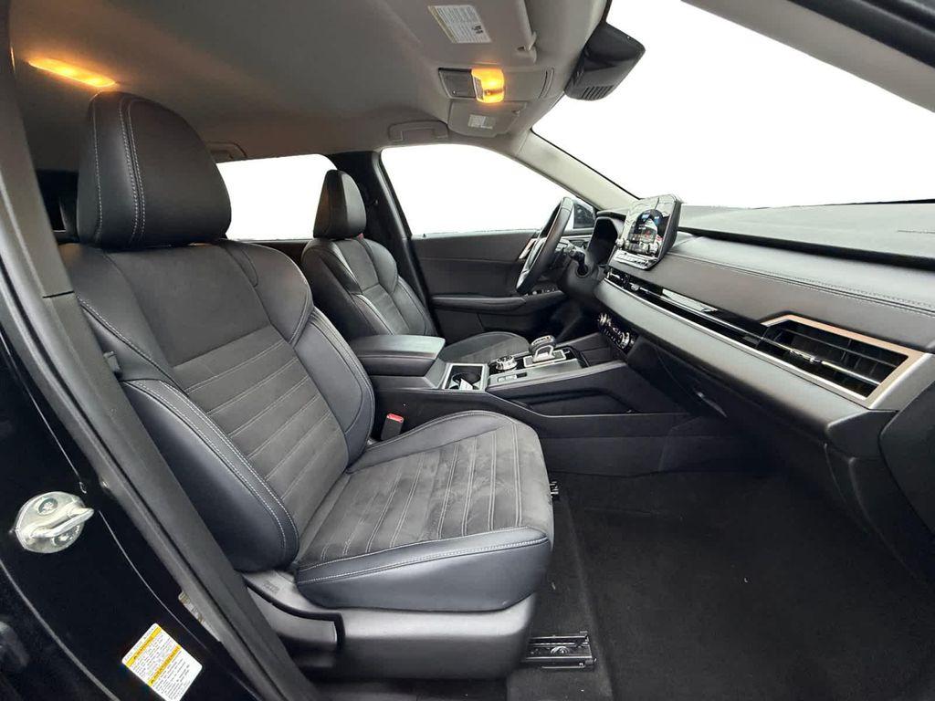 used 2024 Mitsubishi Outlander car, priced at $27,900