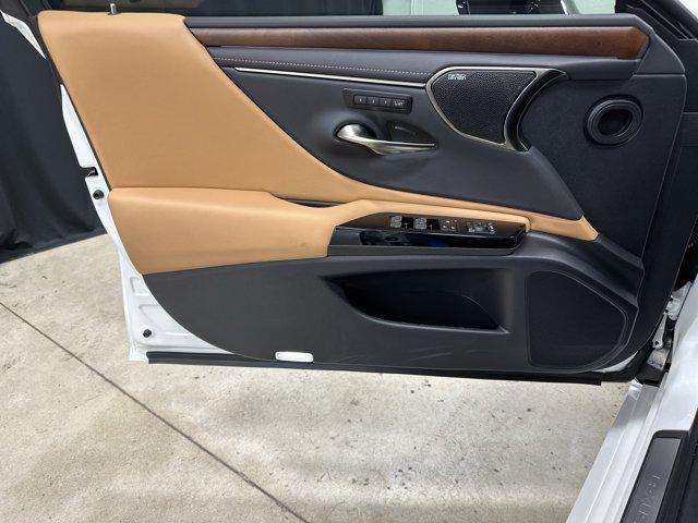 new 2025 Lexus ES 350 car, priced at $54,440