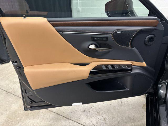 new 2025 Lexus ES 350 car, priced at $54,025