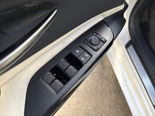 new 2025 Lexus ES 350 car, priced at $52,715