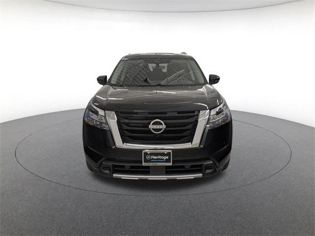 2025 Super Black Nissan Pathfinder