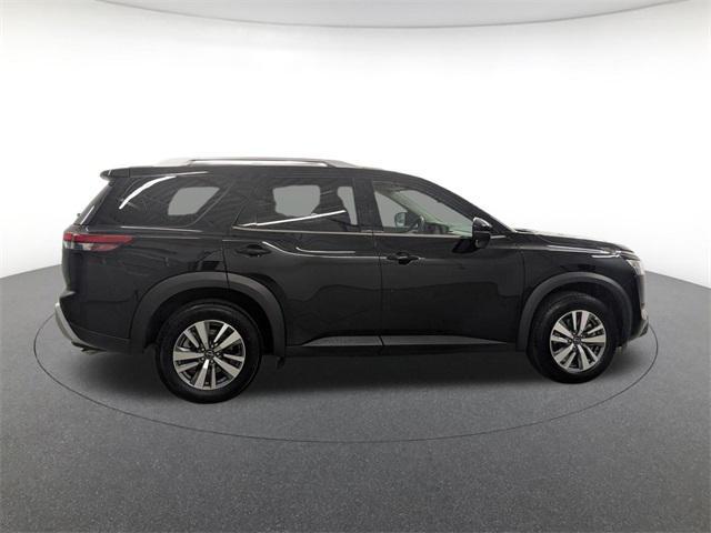 2025 Super Black Nissan Pathfinder