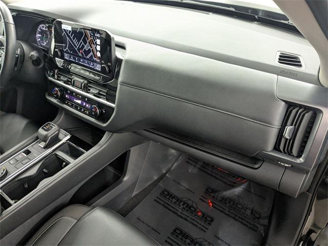 2025 Super Black Nissan Pathfinder