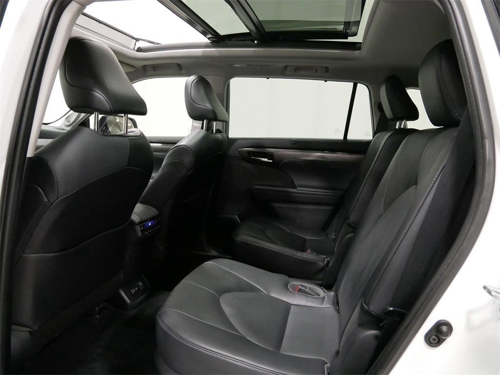 used 2022 Toyota Highlander Hybrid car, priced at $39,991