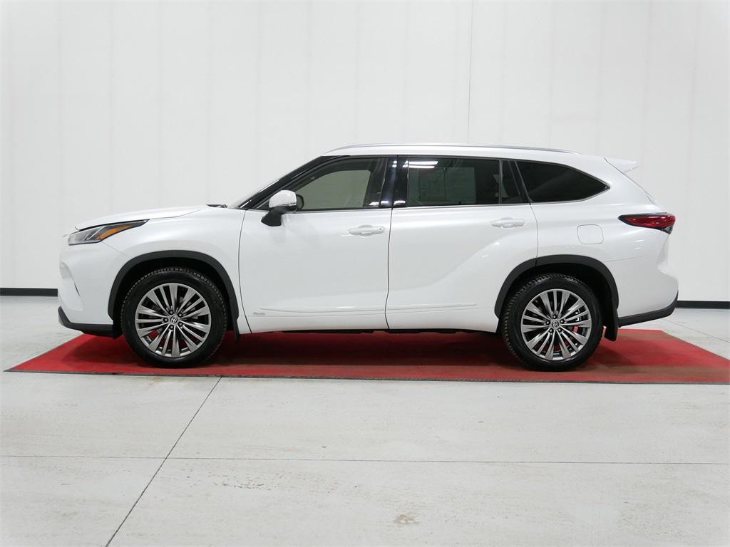 used 2022 Toyota Highlander Hybrid car, priced at $39,991