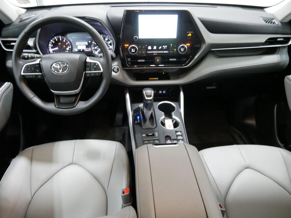 used 2025 Toyota Highlander car, priced at $46,991