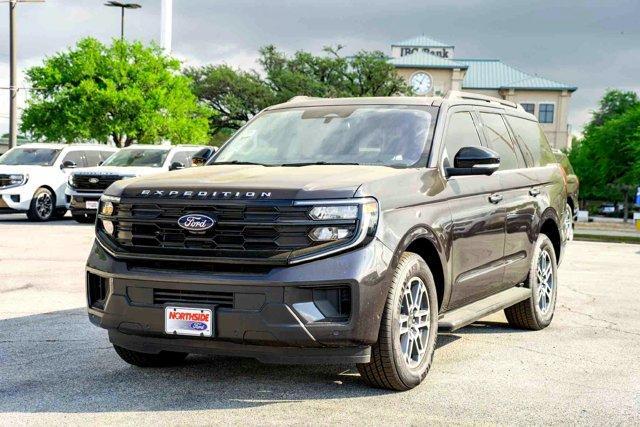 new 2025 Ford Expedition car, priced at $64,915