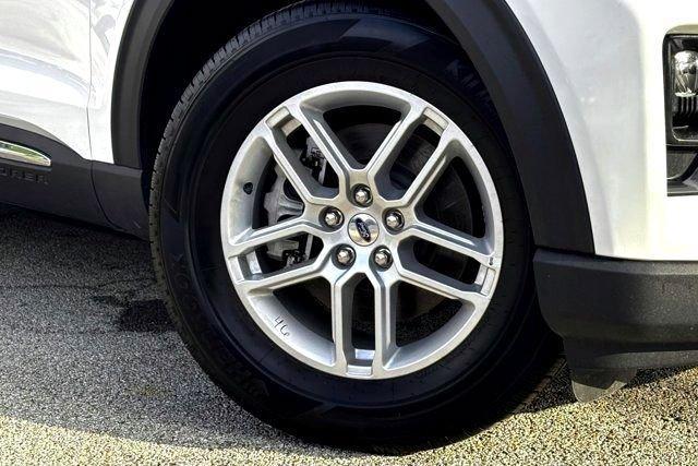 new 2025 Ford Explorer car, priced at $38,255