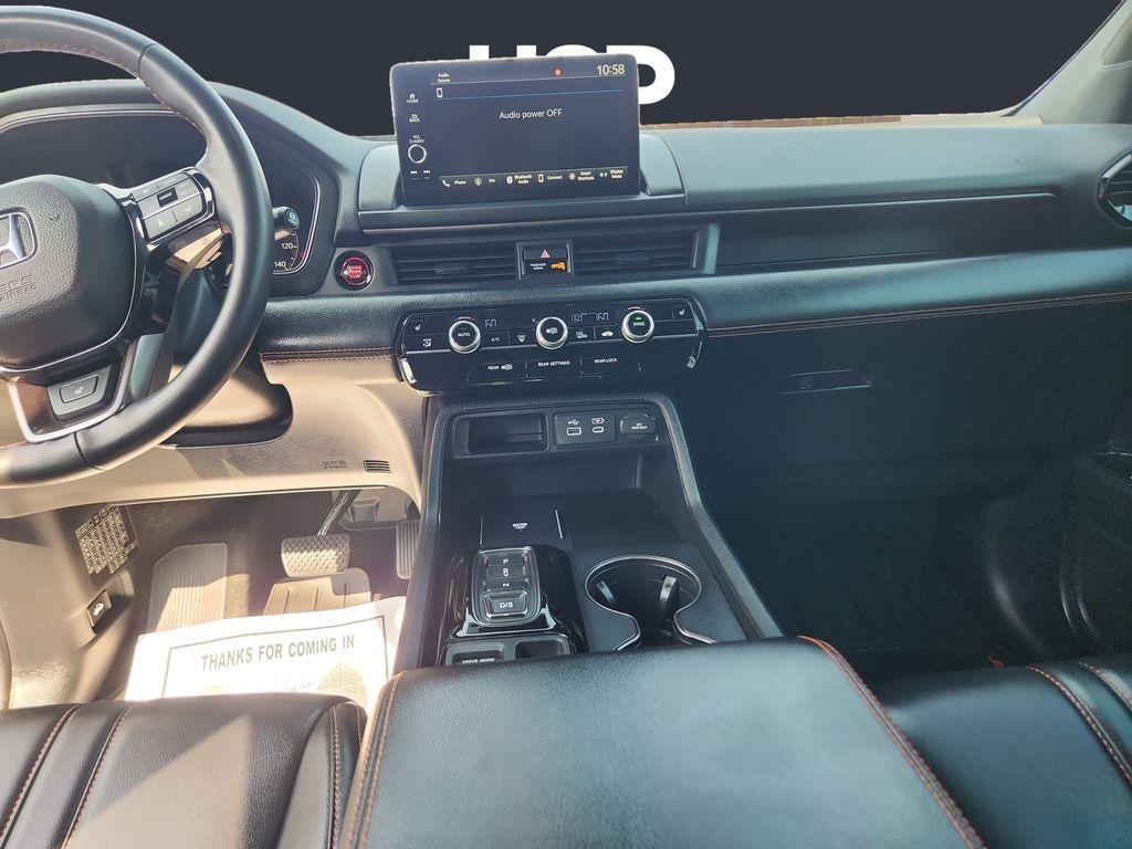 used 2025 Honda Pilot car, priced at $43,977