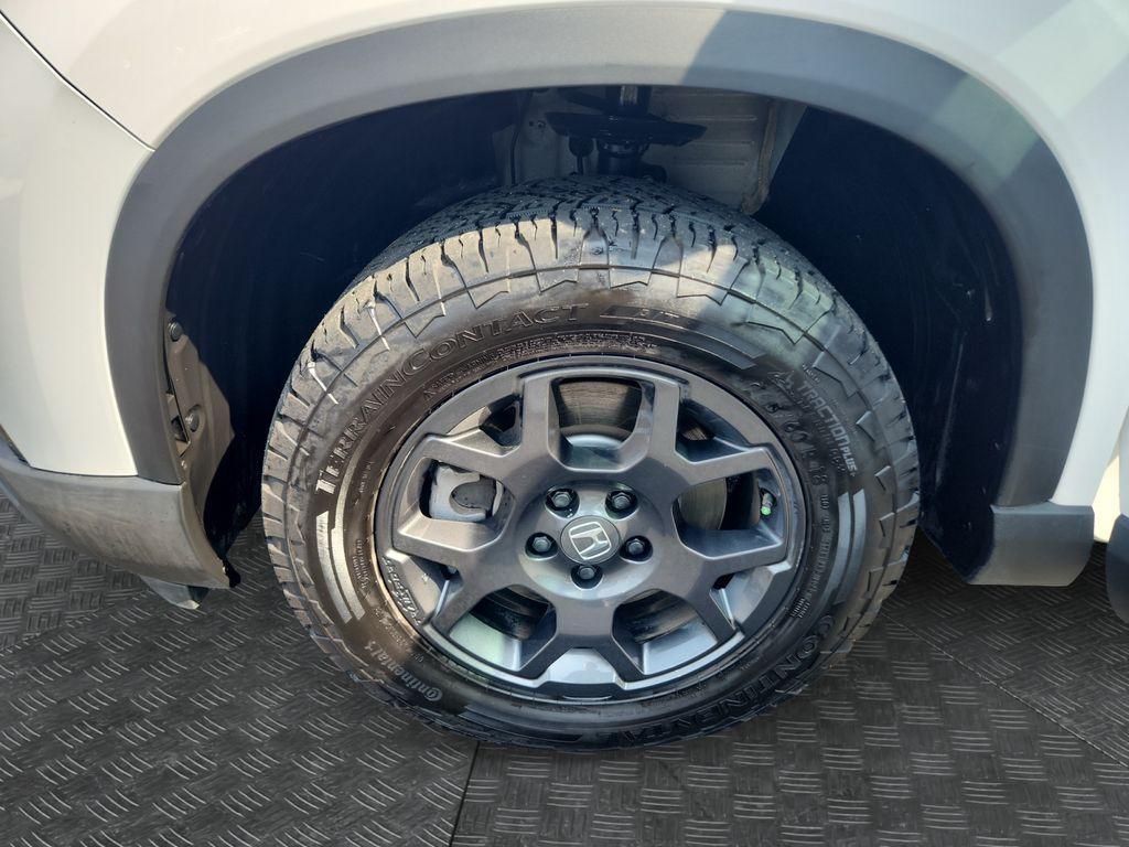 used 2025 Honda Pilot car, priced at $43,977