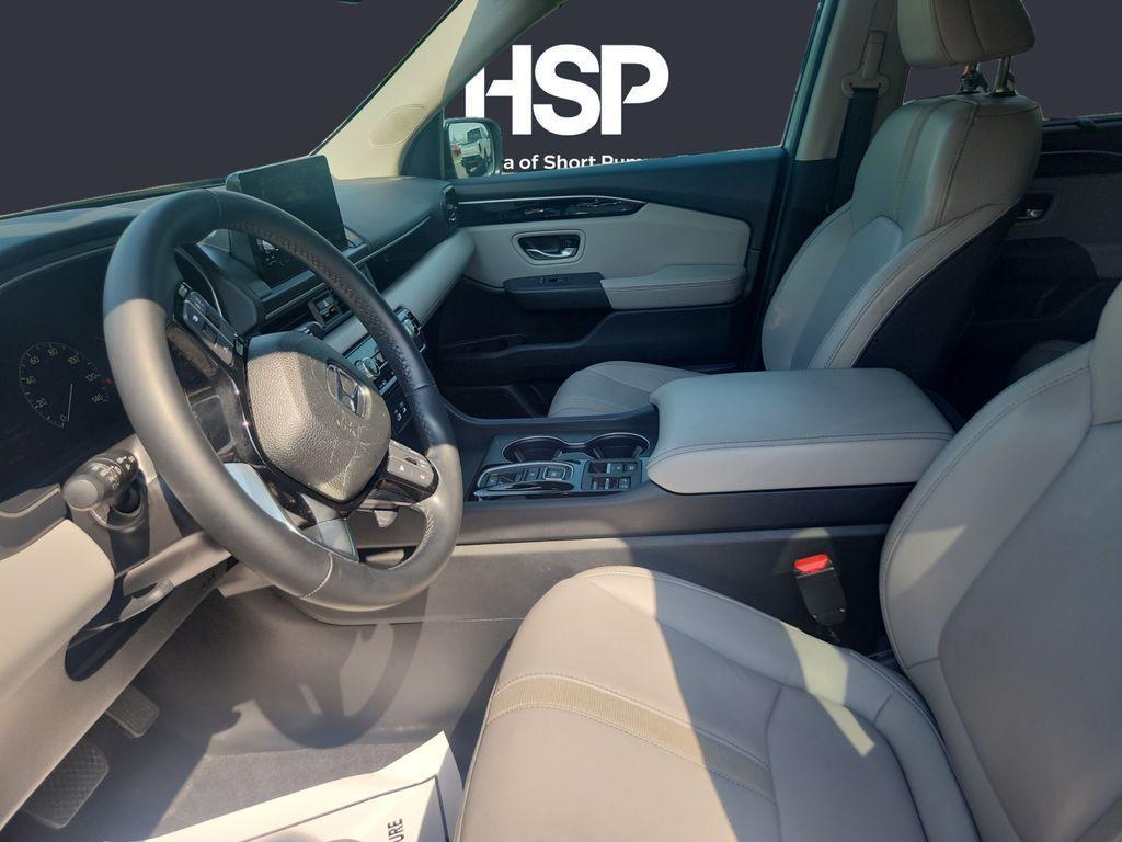 used 2025 Honda Pilot car, priced at $40,631