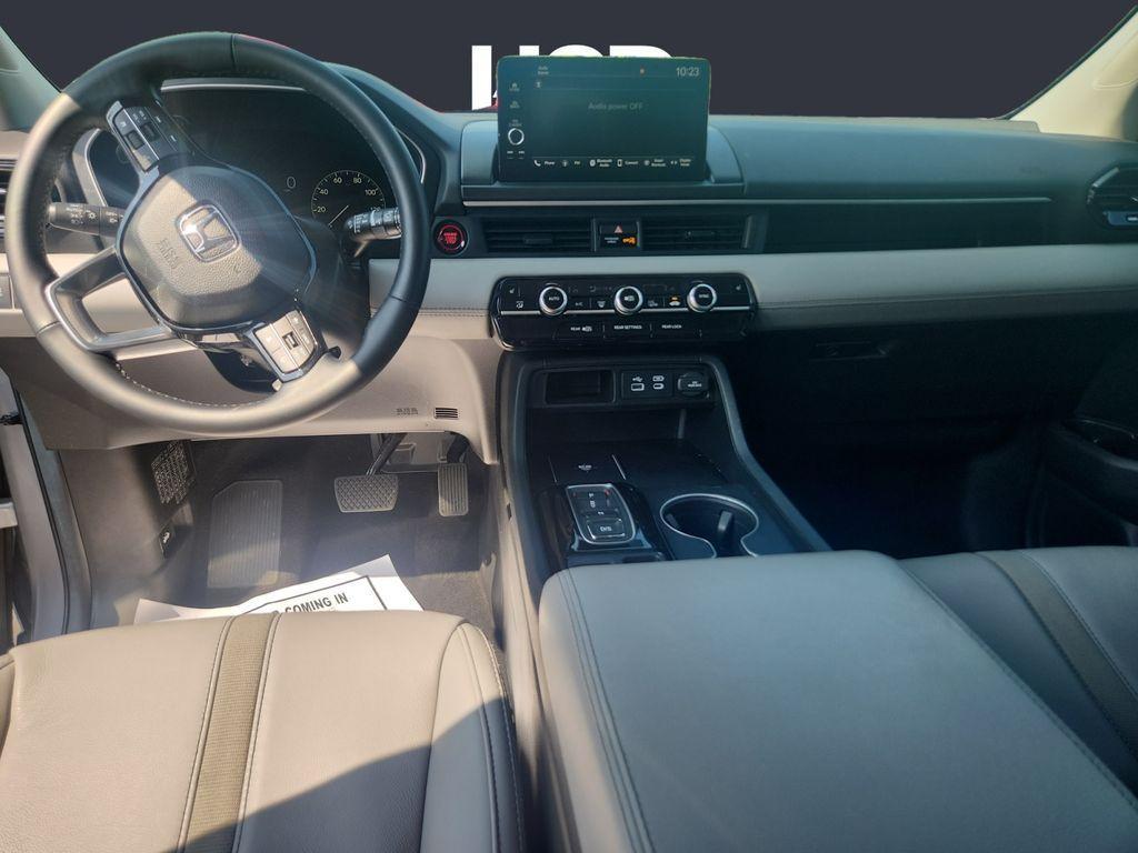 used 2025 Honda Pilot car, priced at $40,631