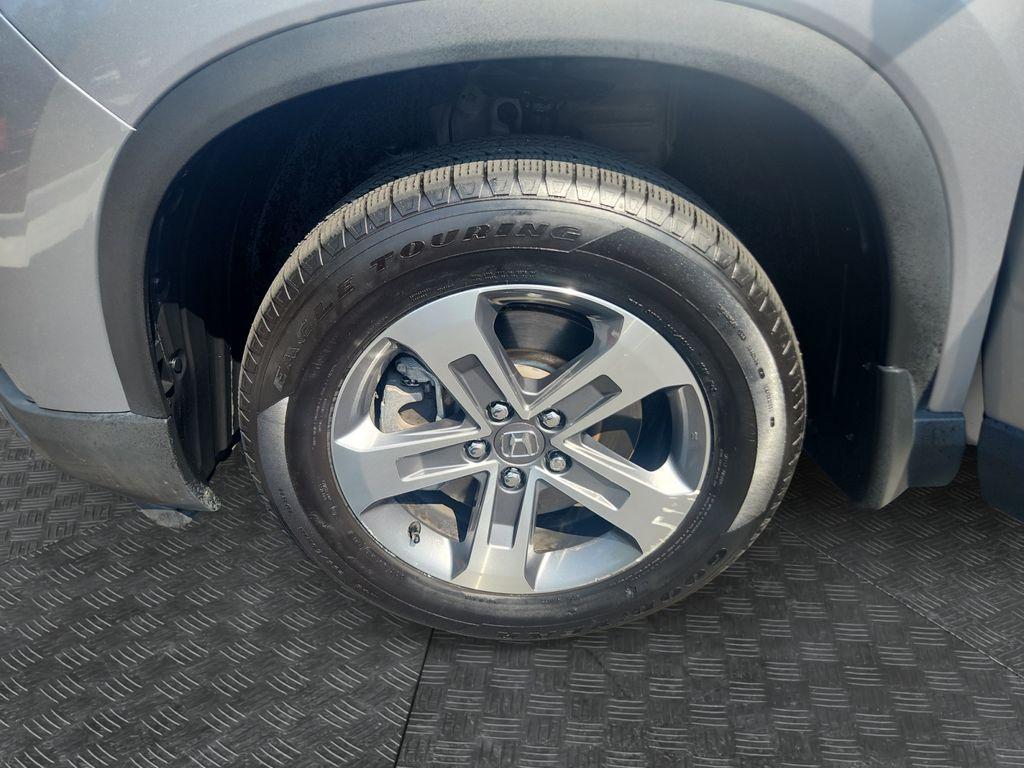 used 2025 Honda Pilot car, priced at $40,631