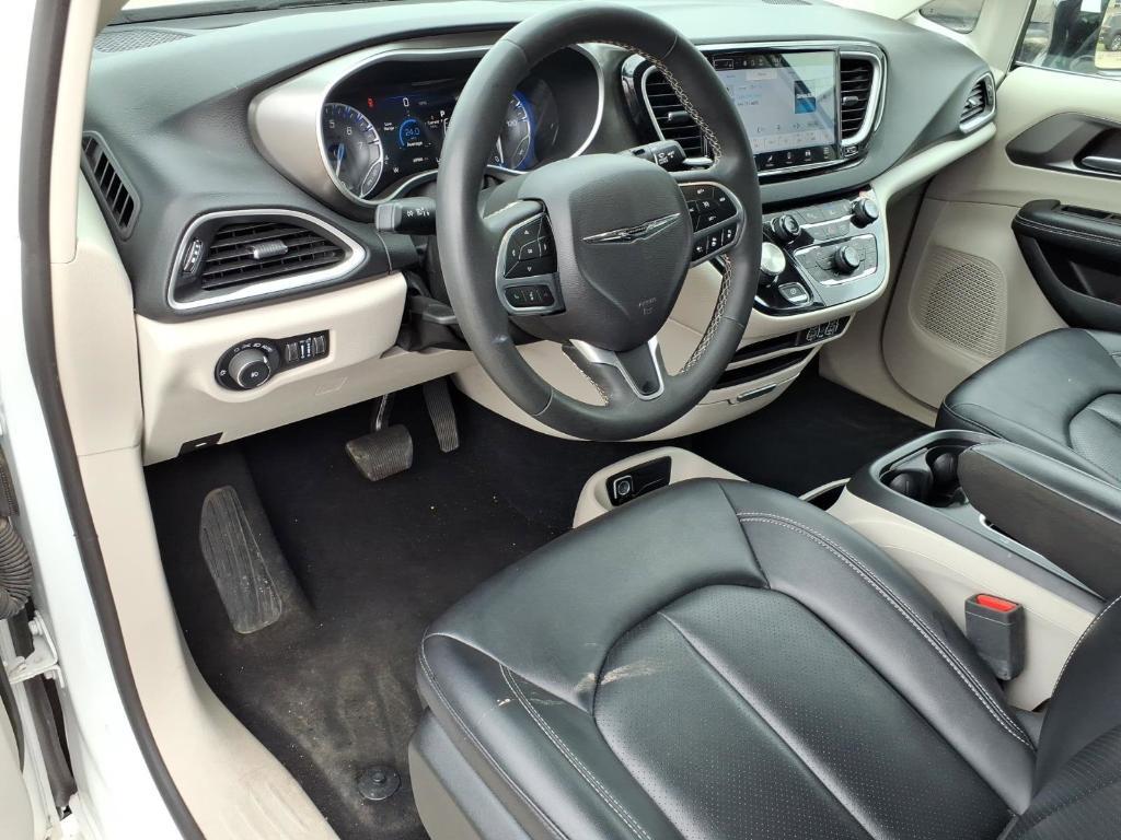 used 2024 Chrysler Pacifica car