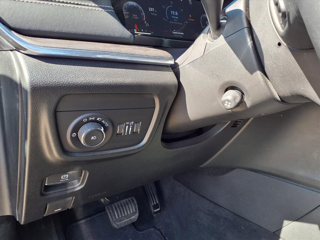 used 2023 Jeep Grand Cherokee car, priced at $39,900