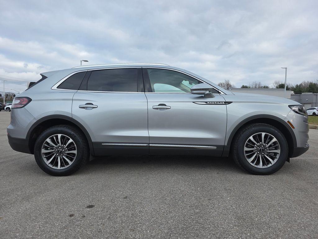 used 2022 Lincoln Nautilus car, priced at $28,500