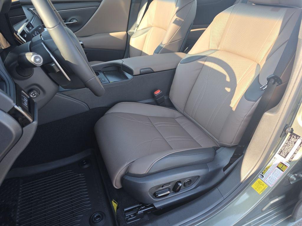 new 2025 Lexus ES 350 car, priced at $54,465