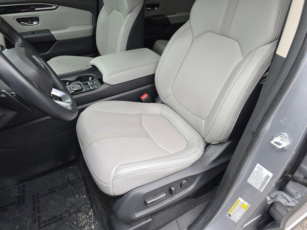 used 2023 Honda Pilot car, priced at $34,898