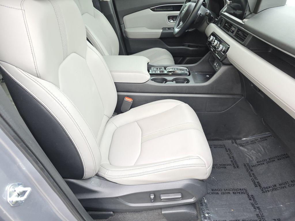 used 2023 Honda Pilot car, priced at $34,898