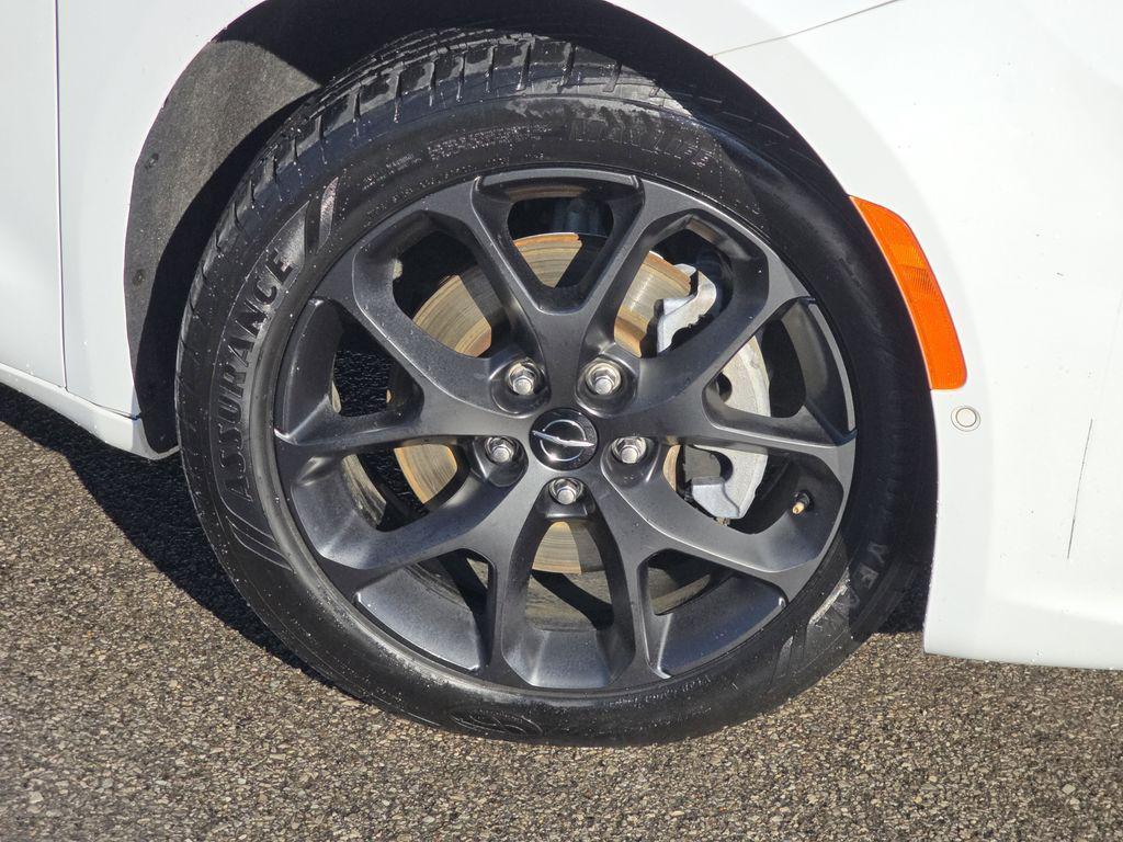 used 2022 Chrysler Pacifica car, priced at $21,600