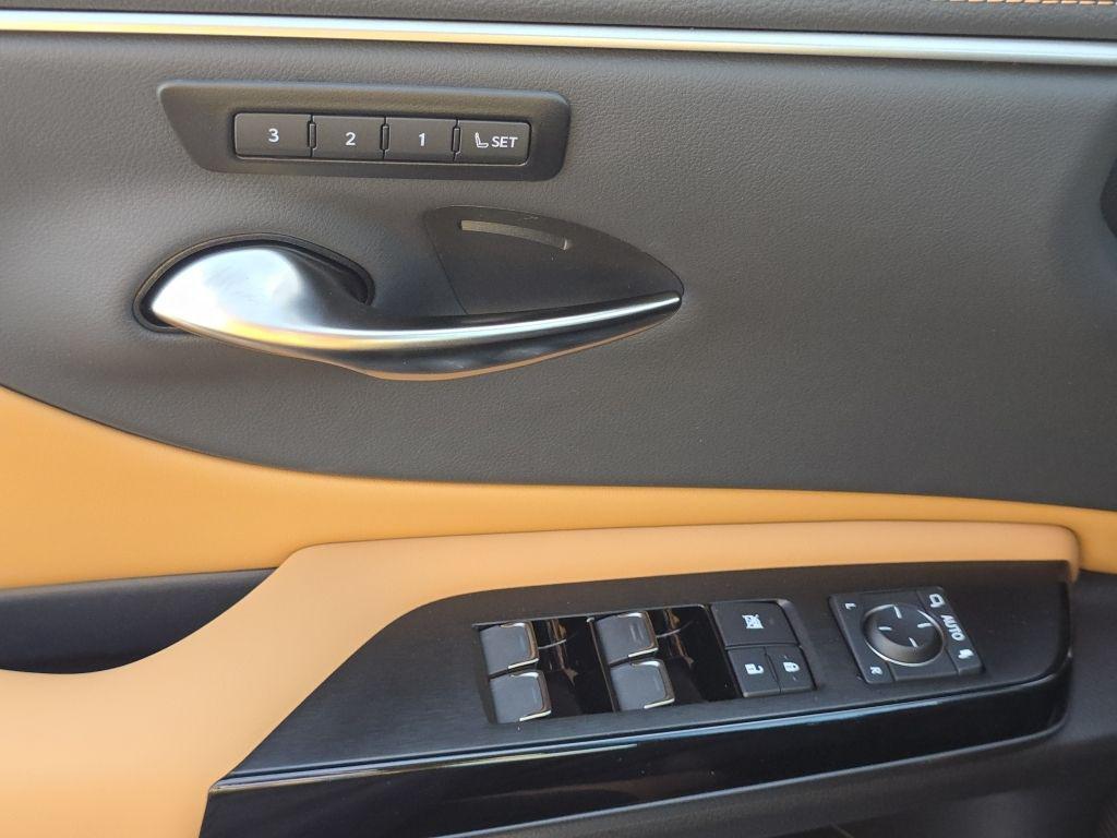 new 2025 Lexus ES 350 car, priced at $49,615