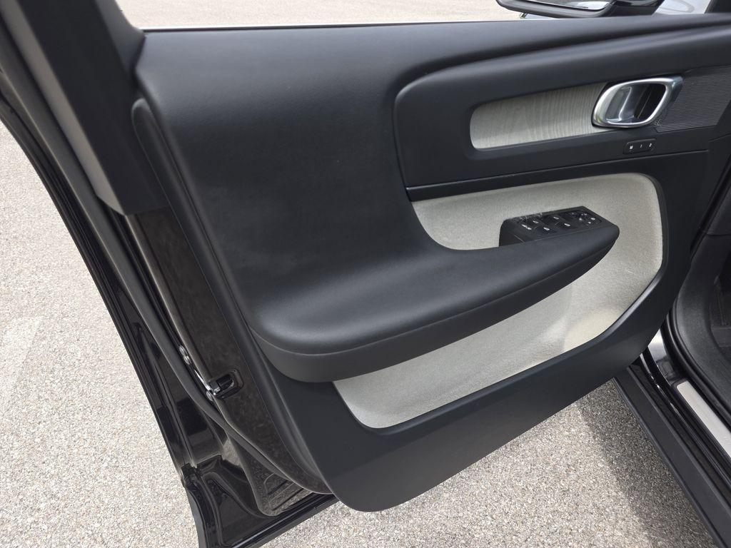 used 2019 Volvo XC40 car, priced at $23,500