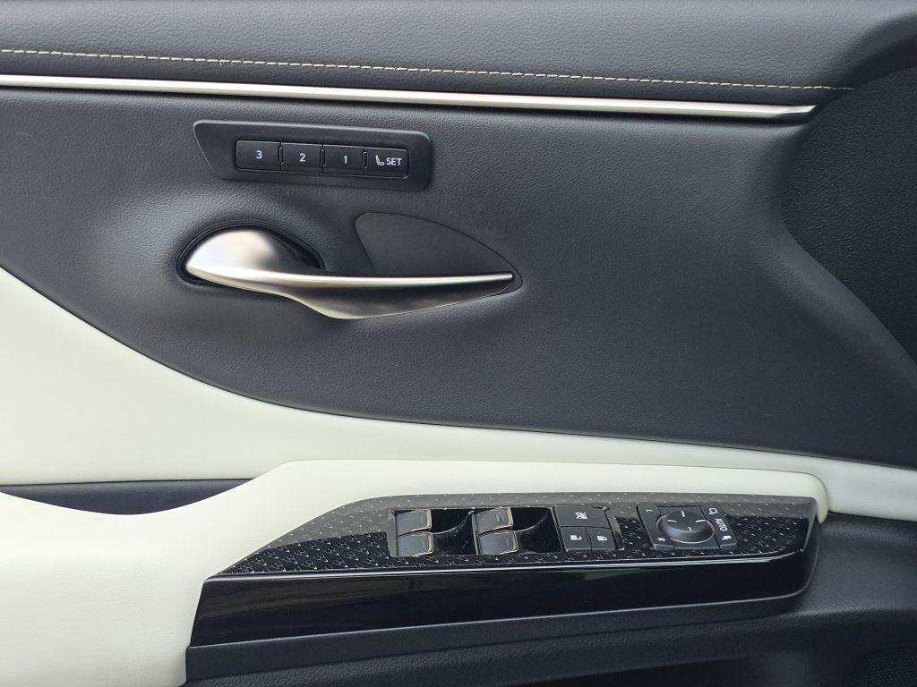 used 2025 Lexus ES 350 car, priced at $43,500