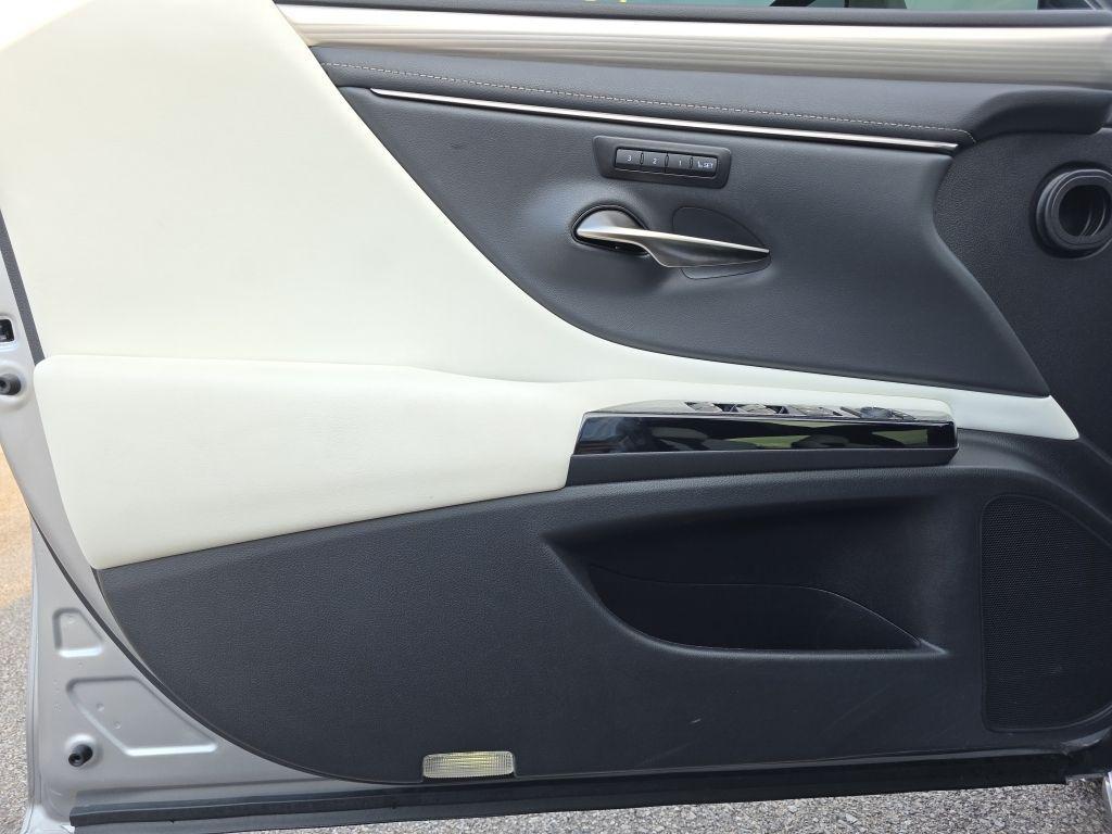 used 2025 Lexus ES 350 car, priced at $43,500